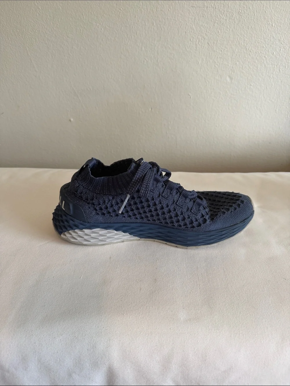 NOBULL WoMen’s Form Fitting Knit Lace-Up Sneakers in Navy. Sz 8.